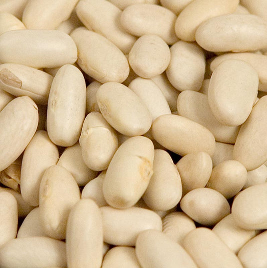 Large, dried, 1 kg bag of white beans, also known as Lingots blanc, ideal for cooking and meal preparation