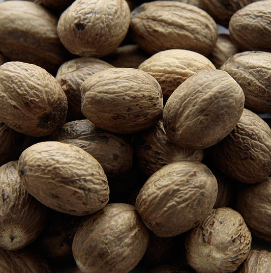 Alt text: High-quality 1 kg of whole nutmeg (Muskatnuss) for cooking and baking (German)