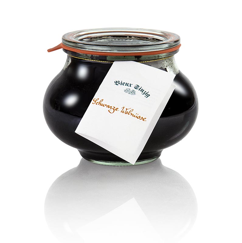 600g jar of Schwarze Walnüsse in Sirup mit Gewürzen by Vieux Sinzig, a delicious and flavorful product perfect for adding to desserts and savory dishes