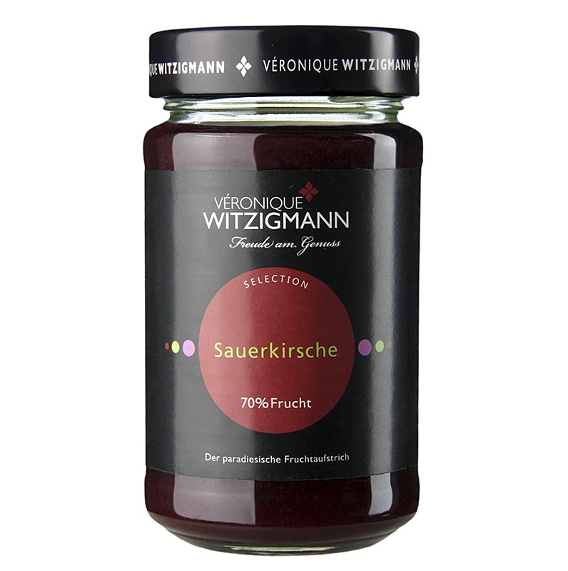 German:

Ein Glas Sauerkirsche Fruchtaufstrich mit 225 g Inhalt auf einem weißen Hintergrund, perfekt für den Genuss zum Frühstück oder als süße Zutat in Desserts