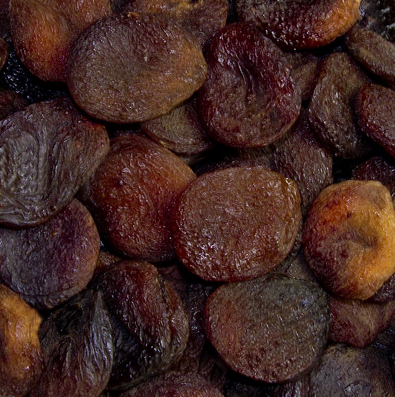 Organic, unsulfured, dried apricots in 1 kg packaging, perfect for snacking or baking