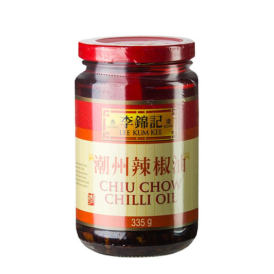 Chili oil Chiu Chow, flavored with soy sauce and garlic, Lee Kum Kee, 335 g - Image illustrating the product Chiliöl Chiu Chow, mit Sojasauce und Knoblauch abgeschmeckt, Lee Kum Kee, 335 g