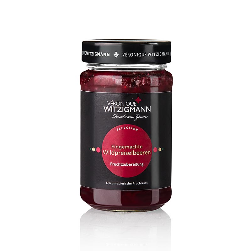 A close-up image of a 225 g jar of Eingemachte Wildpreiselbeeren, delicious preserved lingonberries in syrup