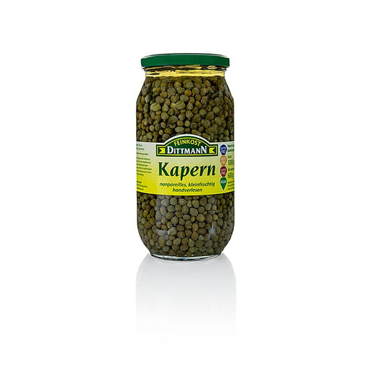 A close-up image of a 1 kg container of Dittmann Nonpareilles Kapern, with capers measuring ø 4-7mm inside