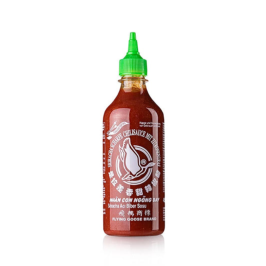 Chili-Sauce Sriracha in 730 ml squeeze bottle by Flying Goose, hot and spicy