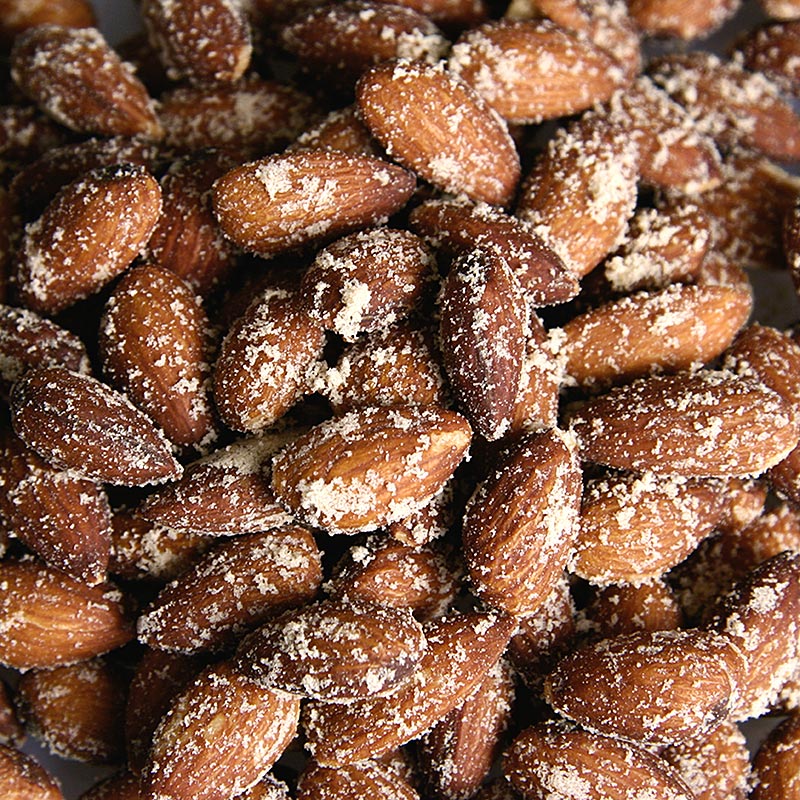 Roasted and salted 1 kg pack of hickory flavored Rauchmandeln almonds